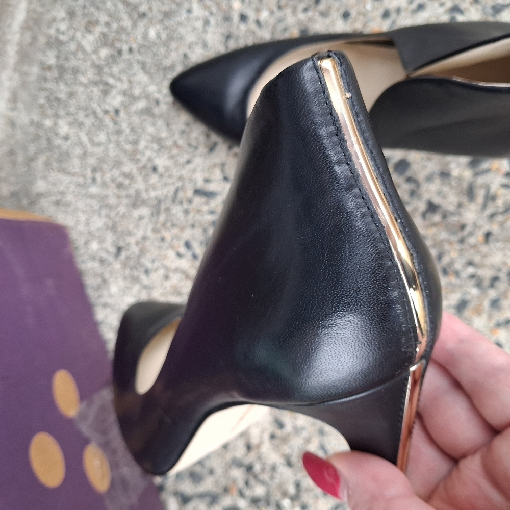 🆕BCBGeneration Cosette Black Leather Pumps with Gold Trim Heel Backs Size 7.5M - Picture 8 of 16